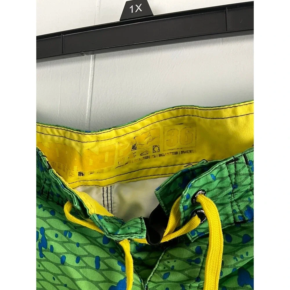 Pelagic Mens Dorado Mahi Mahi Fish Scale Board Shorts Green Yellow‎ Size 36